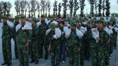 饲料动保板块在人员工军事化强化训练营，时刻维持高昂的斗志